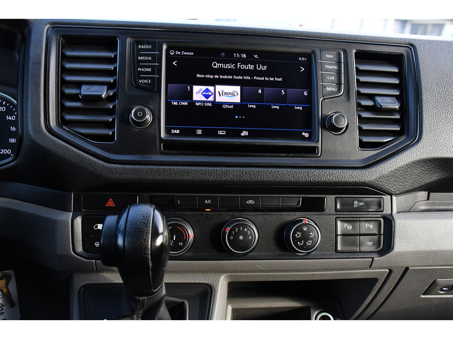 Volkswagen Crafter 2.0 TDI L3H2 Highline PB Edition Adaptieve Cruise, Camera, Carplay, LED, 177pk, Automaat, Voorruit verwarming, Sensoren, Trekhaak, Uniek!