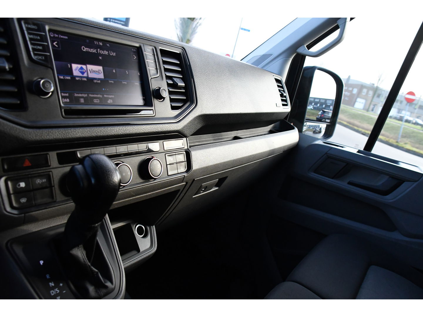 Volkswagen Crafter 2.0 TDI L3H2 Highline PB Edition Adaptieve Cruise, Camera, Carplay, LED, 177pk, Automaat, Voorruit verwarming, Sensoren, Trekhaak, Uniek!