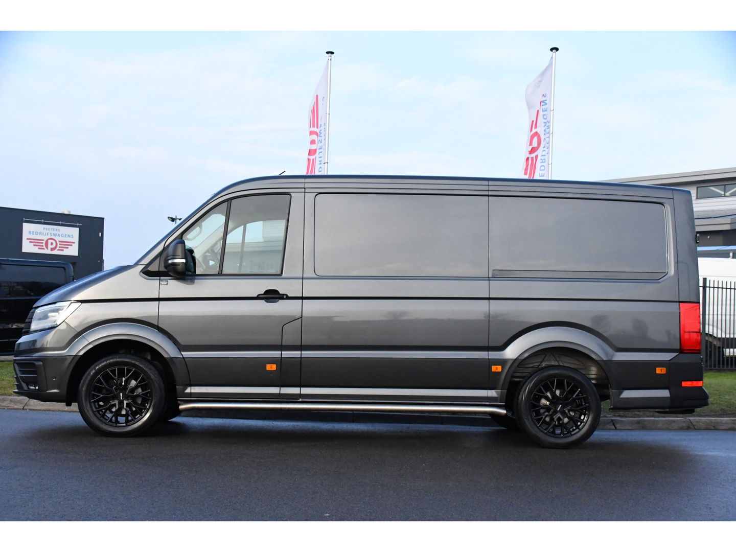 Volkswagen Crafter 2.0 TDI L3H2 Highline PB Edition Adaptieve Cruise, Camera, Carplay, LED, 177pk, Automaat, Voorruit verwarming, Sensoren, Trekhaak, Uniek!