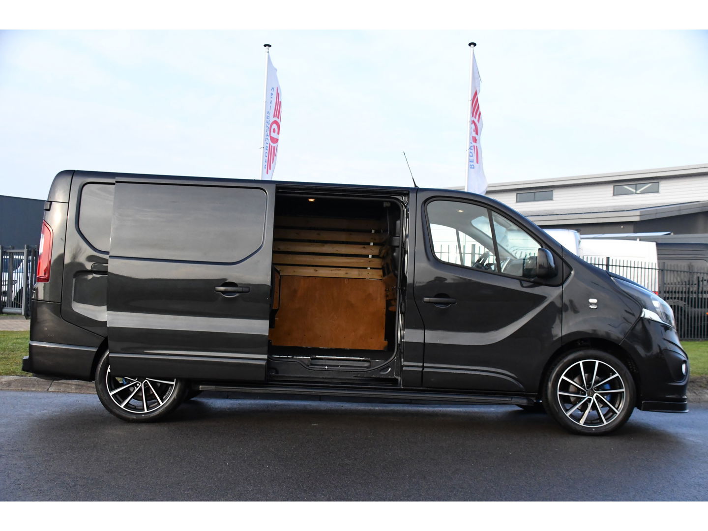 Opel Vivaro 1.6 CDTI L2H1 Sport Black Edition Camera, Cruise, 125pk, Multimedia, Trekhaak, LED, Sensoren, Trekhaak, Uniek!