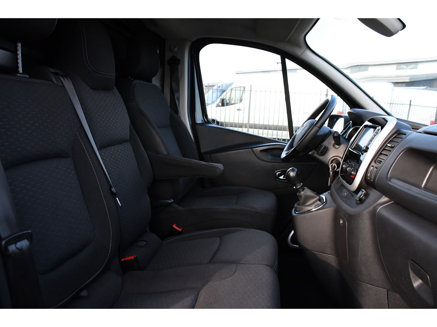 Opel Vivaro 1.6 CDTI L2H1 Sport Black Edition Camera, Cruise, 125pk, Multimedia, Trekhaak, LED, Sensoren, Trekhaak, Uniek!