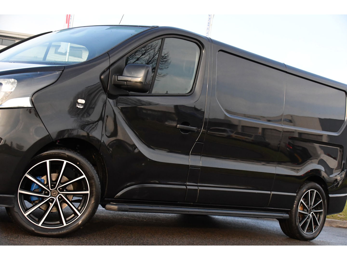 Opel Vivaro 1.6 CDTI L2H1 Sport Black Edition Camera, Cruise, 125pk, Multimedia, Trekhaak, LED, Sensoren, Trekhaak, Uniek!