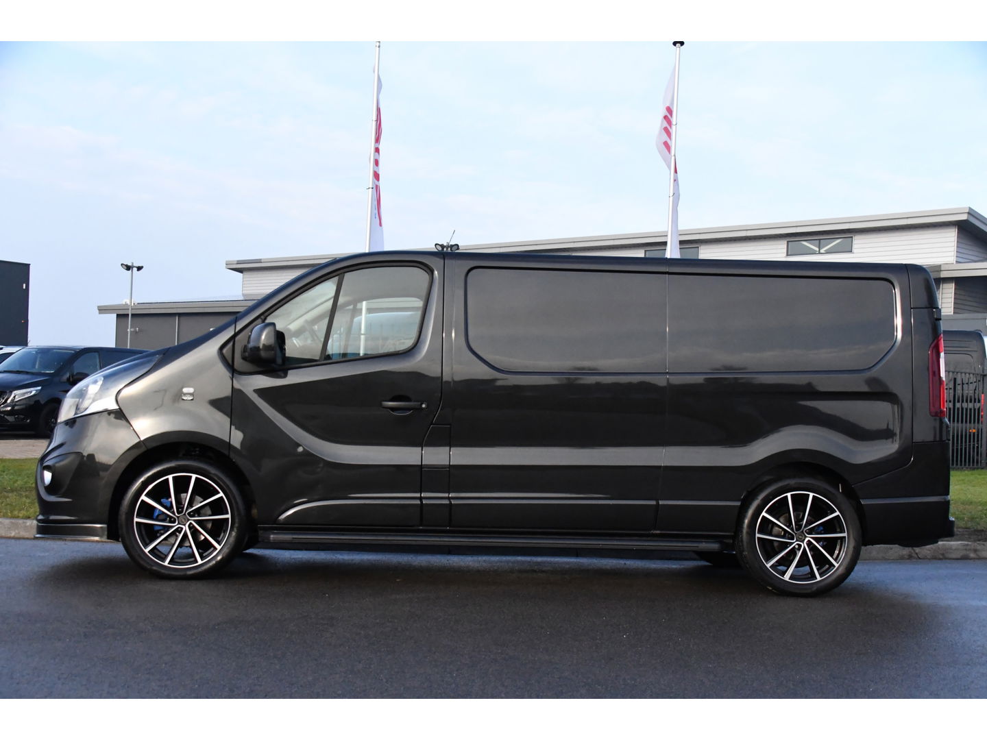 Opel Vivaro 1.6 CDTI L2H1 Sport Black Edition Camera, Cruise, 125pk, Multimedia, Trekhaak, LED, Sensoren, Trekhaak, Uniek!
