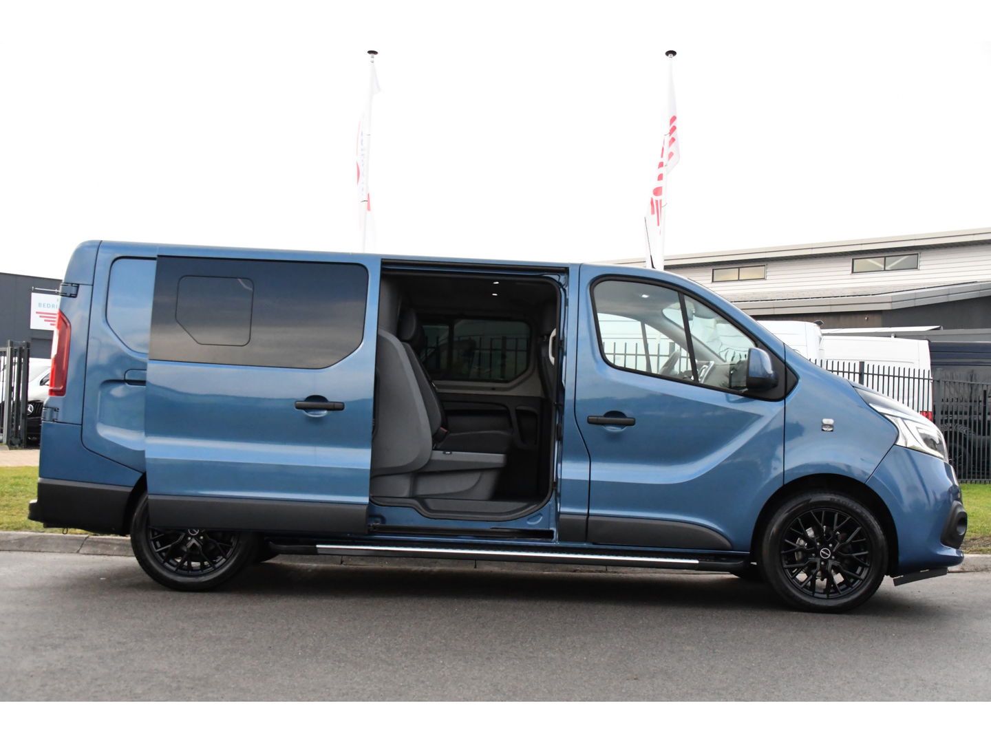 Renault Trafic 2.0 dCi 145 T29 L2H1 DC Luxe PB Edition Camera, Cruise, Carplay, Clima, 145pk, NAVI, Trekhaak, Multimedia, LED, Uniek!