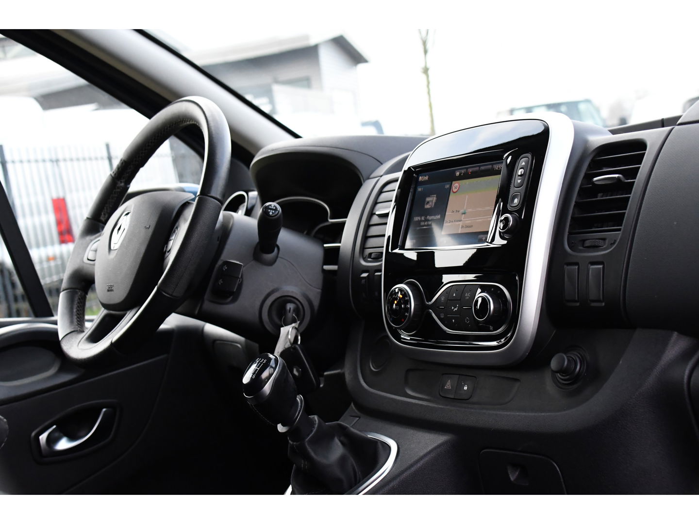 Renault Trafic 2.0 dCi 145 T29 L2H1 DC Luxe PB Edition Camera, Cruise, Carplay, Clima, 145pk, NAVI, Trekhaak, Multimedia, LED, Uniek!