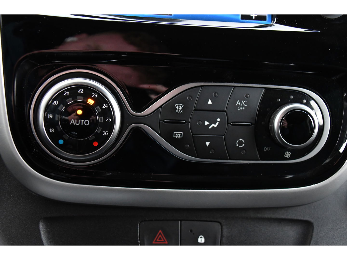 Renault Trafic 2.0 dCi 145 T29 L2H1 DC Luxe PB Edition Camera, Cruise, Carplay, Clima, 145pk, NAVI, Trekhaak, Multimedia, LED, Uniek!