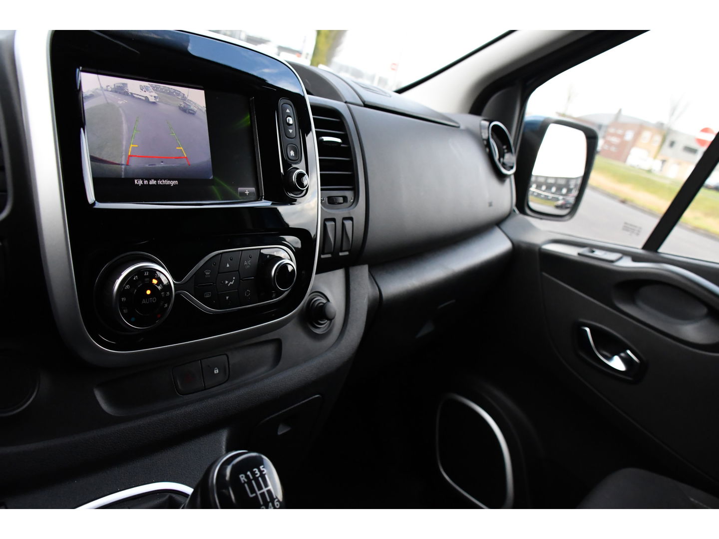 Renault Trafic 2.0 dCi 145 T29 L2H1 DC Luxe PB Edition Camera, Cruise, Carplay, Clima, 145pk, NAVI, Trekhaak, Multimedia, LED, Uniek!