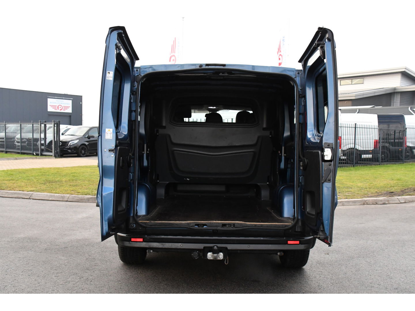 Renault Trafic 2.0 dCi 145 T29 L2H1 DC Luxe PB Edition Camera, Cruise, Carplay, Clima, 145pk, NAVI, Trekhaak, Multimedia, LED, Uniek!