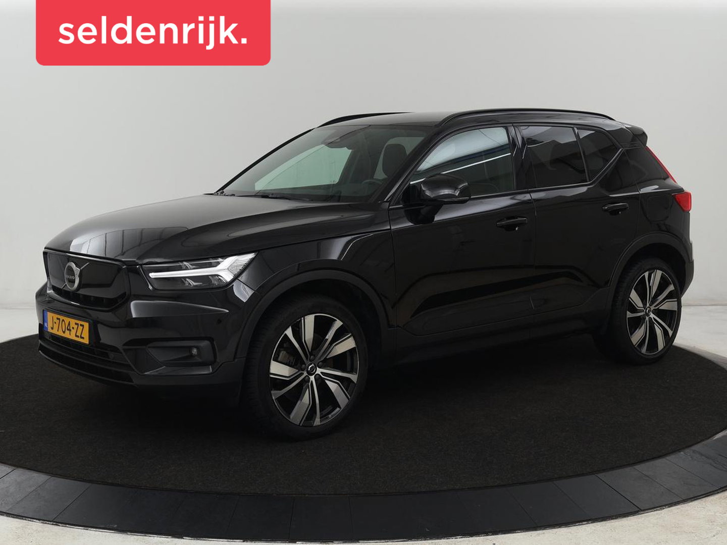 Volvo XC40 Recharge P8 AWD R Design | Stoel & stuurverwarming | Camera | Leder/Alcantara | Adaptive cruise | Keyless | Full LED | Navigatie | Harman/Kardon