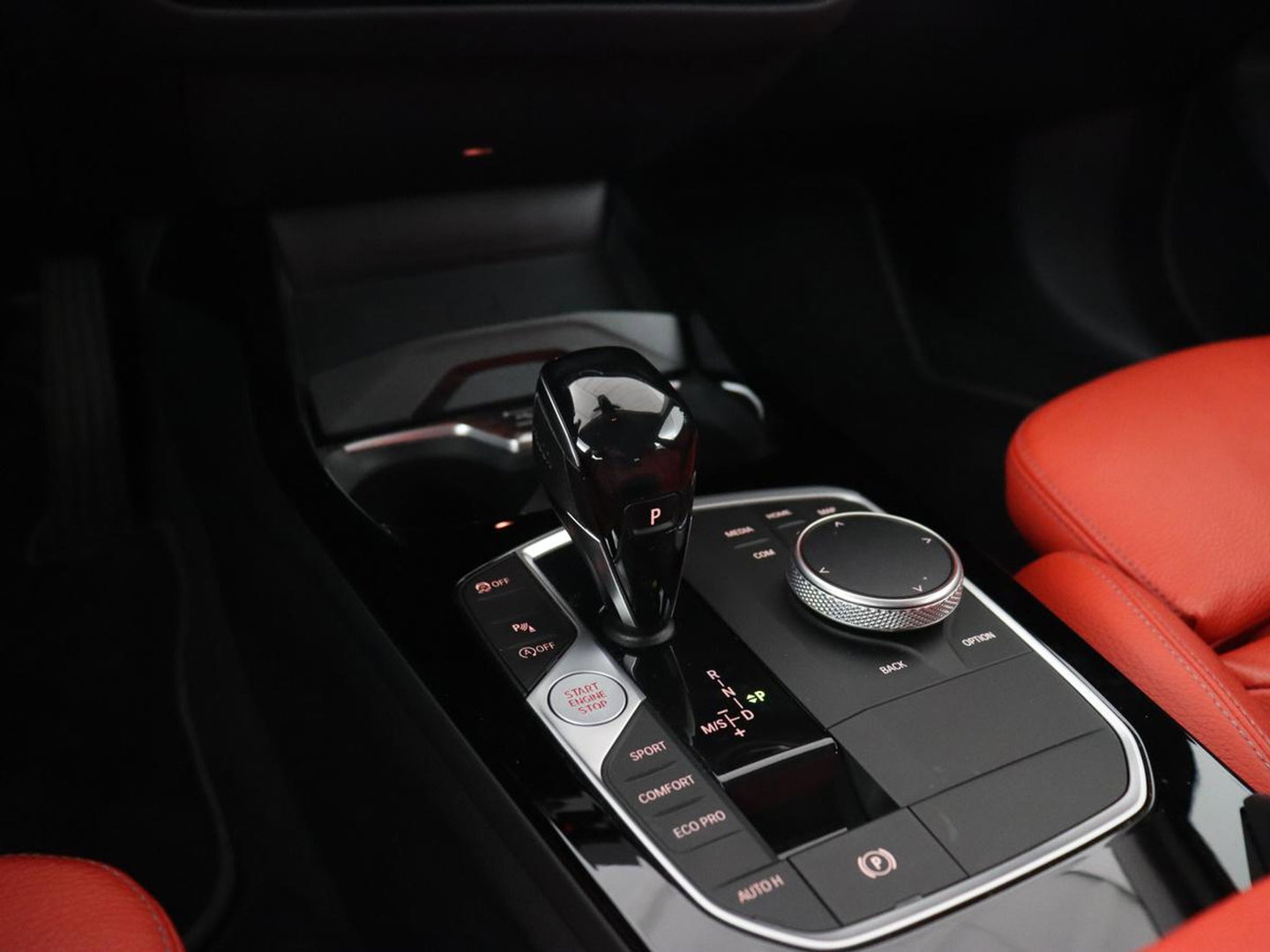 BMW 2 Serie Gran Coupé 220i High Executive | Head-Up | Adaptive cruise | Leder | Camera | Stoelverwarming | Sportstoelen | Luxury Line | Carplay | Live Cockpit | Navigatie | Park Assist | Full LED