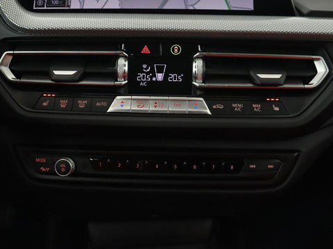 BMW 2 Serie Gran Coupé 220i High Executive | Head-Up | Adaptive cruise | Leder | Camera | Stoelverwarming | Sportstoelen | Luxury Line | Carplay | Live Cockpit | Navigatie | Park Assist | Full LED