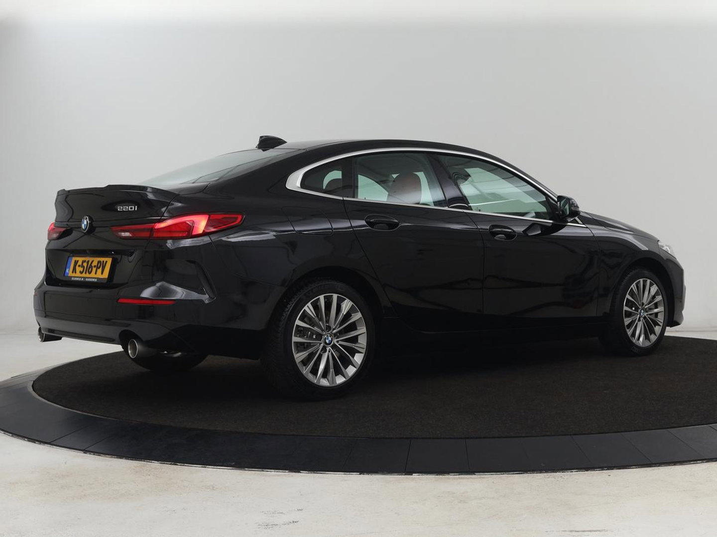 BMW 2 Serie Gran Coupé 220i High Executive | Head-Up | Adaptive cruise | Leder | Camera | Stoelverwarming | Sportstoelen | Luxury Line | Carplay | Live Cockpit | Navigatie | Park Assist | Full LED