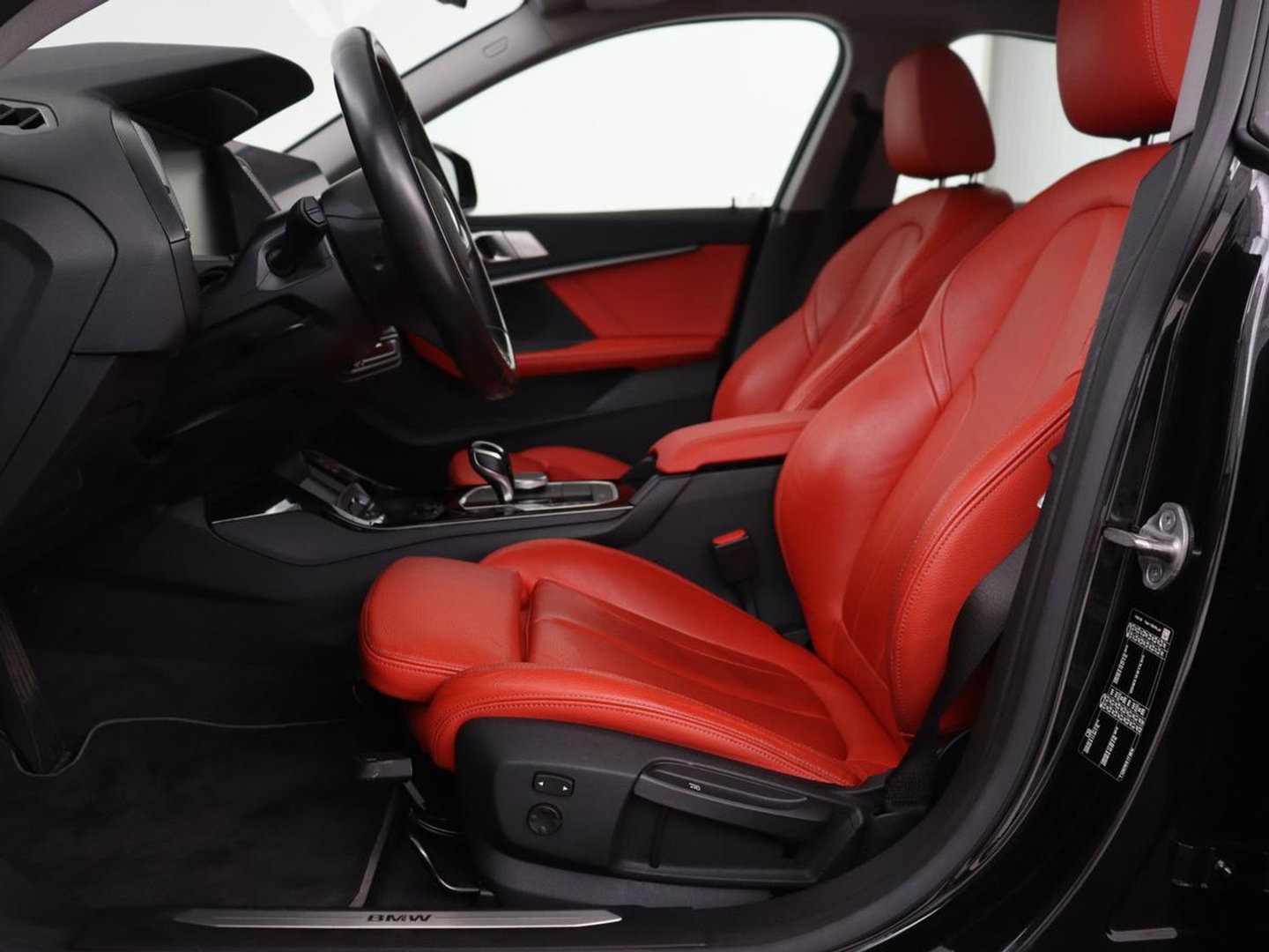 BMW 2 Serie Gran Coupé 220i High Executive | Head-Up | Adaptive cruise | Leder | Camera | Stoelverwarming | Sportstoelen | Luxury Line | Carplay | Live Cockpit | Navigatie | Park Assist | Full LED