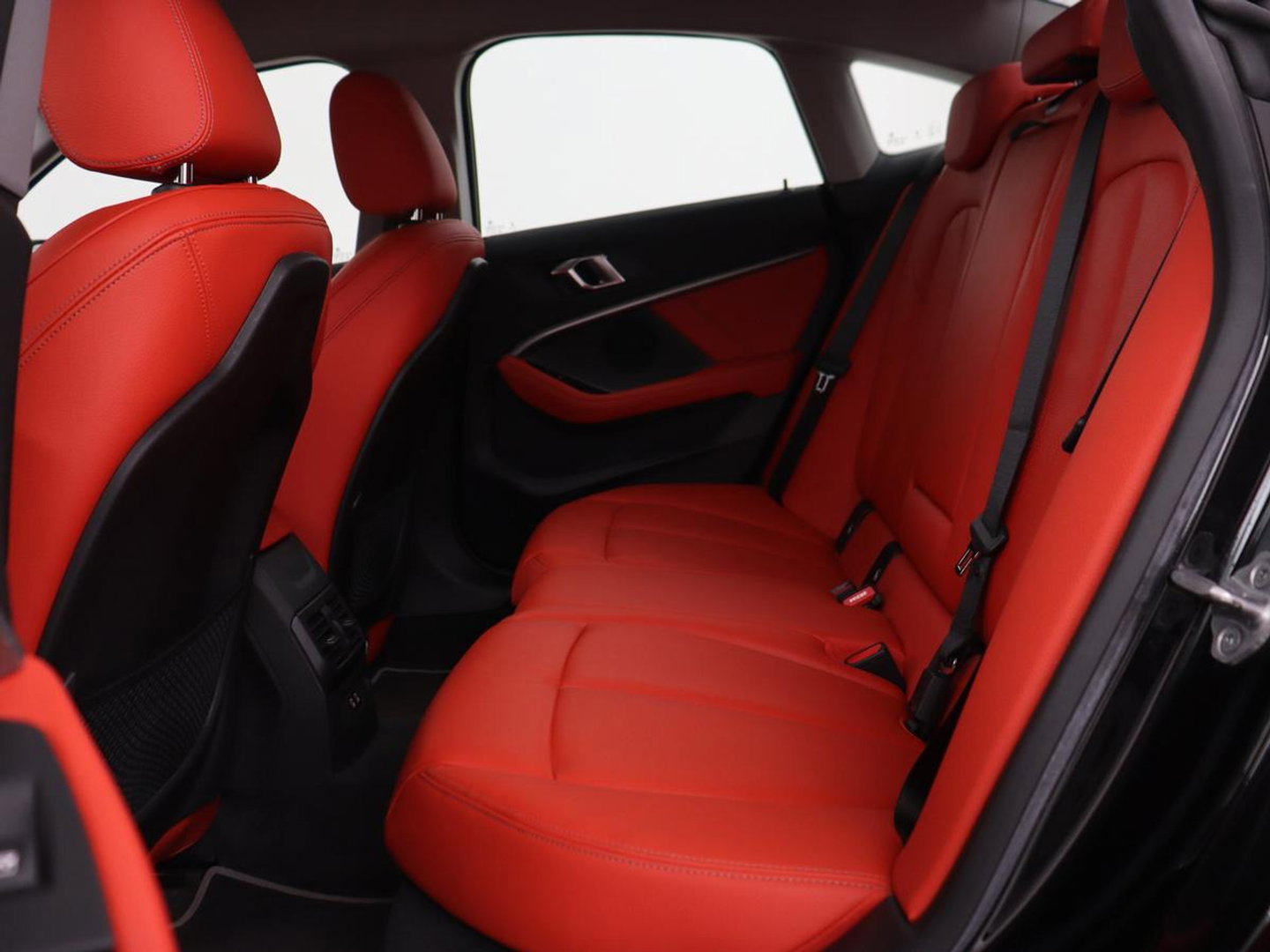 BMW 2 Serie Gran Coupé 220i High Executive | Head-Up | Adaptive cruise | Leder | Camera | Stoelverwarming | Sportstoelen | Luxury Line | Carplay | Live Cockpit | Navigatie | Park Assist | Full LED