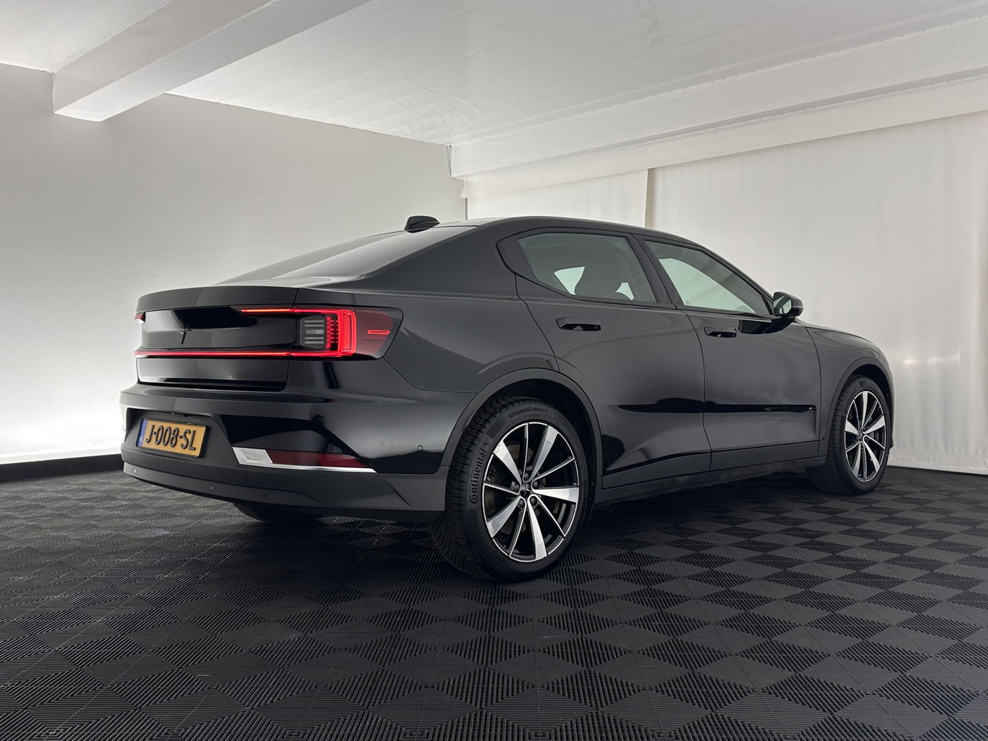 Polestar 2 Long Range Dual Motor Launch Edition 78kWh (3-Fase-11kW) {SOH-88%} Aut.*PANO | NAVI-FULLMAP | FULL-LED | ADAPTIVE-CRUISE | BLINDSPOT | TOPVIEW | KEYLESS | LANE-ASSIST | DIGI-COCKPIT | CARPLAY | DAB+ | HEATED-SPORTSEATS | CAMERA | MEMORY-PACK | PDC | 19''A
