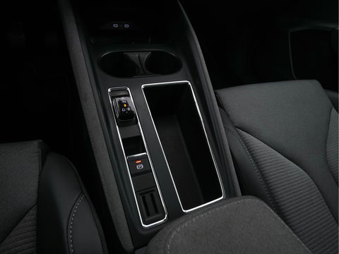 Škoda Enyaq iV 80 [ 3-Fase ] {SOH-88% } (INCL-BTW) *LEATHER-FABRIC | FULL-LED | DIGI-COCKPIT | CAMERA | KEYLESS | NAVI-FULLMAP | AMBIENT-LIGHT | ECC | HEATED-COMFORTSEATS | DAB+ | PDC | CRUISE | CARPLAY | TOWBAR | 19"ALU*