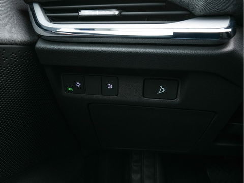 Škoda Enyaq iV 80 [ 3-Fase ] {SOH-88% } (INCL-BTW) *LEATHER-FABRIC | FULL-LED | DIGI-COCKPIT | CAMERA | KEYLESS | NAVI-FULLMAP | AMBIENT-LIGHT | ECC | HEATED-COMFORTSEATS | DAB+ | PDC | CRUISE | CARPLAY | TOWBAR | 19"ALU*