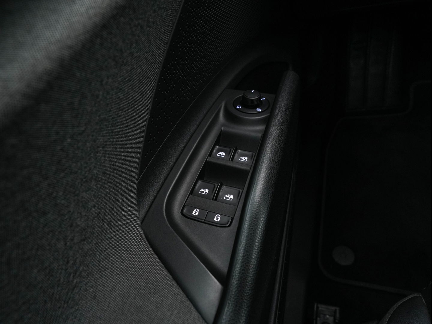 Škoda Enyaq iV 80 [ 3-Fase ] {SOH-88% } (INCL-BTW) *LEATHER-FABRIC | FULL-LED | DIGI-COCKPIT | CAMERA | KEYLESS | NAVI-FULLMAP | AMBIENT-LIGHT | ECC | HEATED-COMFORTSEATS | DAB+ | PDC | CRUISE | CARPLAY | TOWBAR | 19"ALU*