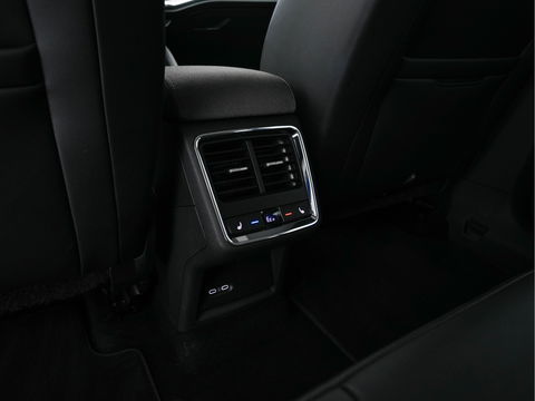 Škoda Enyaq iV 80 [ 3-Fase ] {SOH-88% } (INCL-BTW) *LEATHER-FABRIC | FULL-LED | DIGI-COCKPIT | CAMERA | KEYLESS | NAVI-FULLMAP | AMBIENT-LIGHT | ECC | HEATED-COMFORTSEATS | DAB+ | PDC | CRUISE | CARPLAY | TOWBAR | 19"ALU*