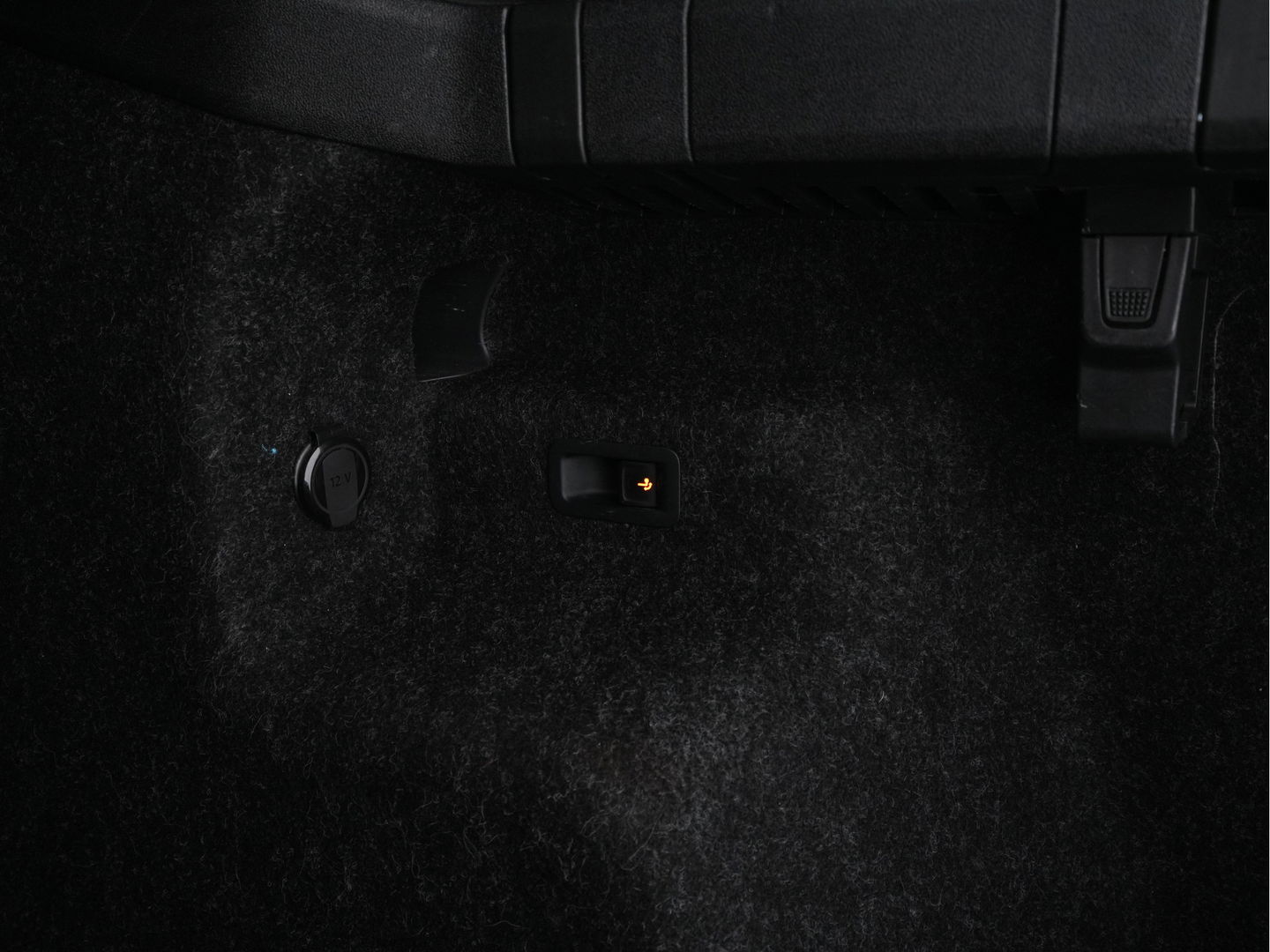 Škoda Enyaq iV 80 [ 3-Fase ] {SOH-88% } (INCL-BTW) *LEATHER-FABRIC | FULL-LED | DIGI-COCKPIT | CAMERA | KEYLESS | NAVI-FULLMAP | AMBIENT-LIGHT | ECC | HEATED-COMFORTSEATS | DAB+ | PDC | CRUISE | CARPLAY | TOWBAR | 19"ALU*