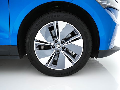 Škoda Enyaq iV 80 [ 3-Fase ] {SOH-88% } (INCL-BTW) *LEATHER-FABRIC | FULL-LED | DIGI-COCKPIT | CAMERA | KEYLESS | NAVI-FULLMAP | AMBIENT-LIGHT | ECC | HEATED-COMFORTSEATS | DAB+ | PDC | CRUISE | CARPLAY | TOWBAR | 19"ALU*