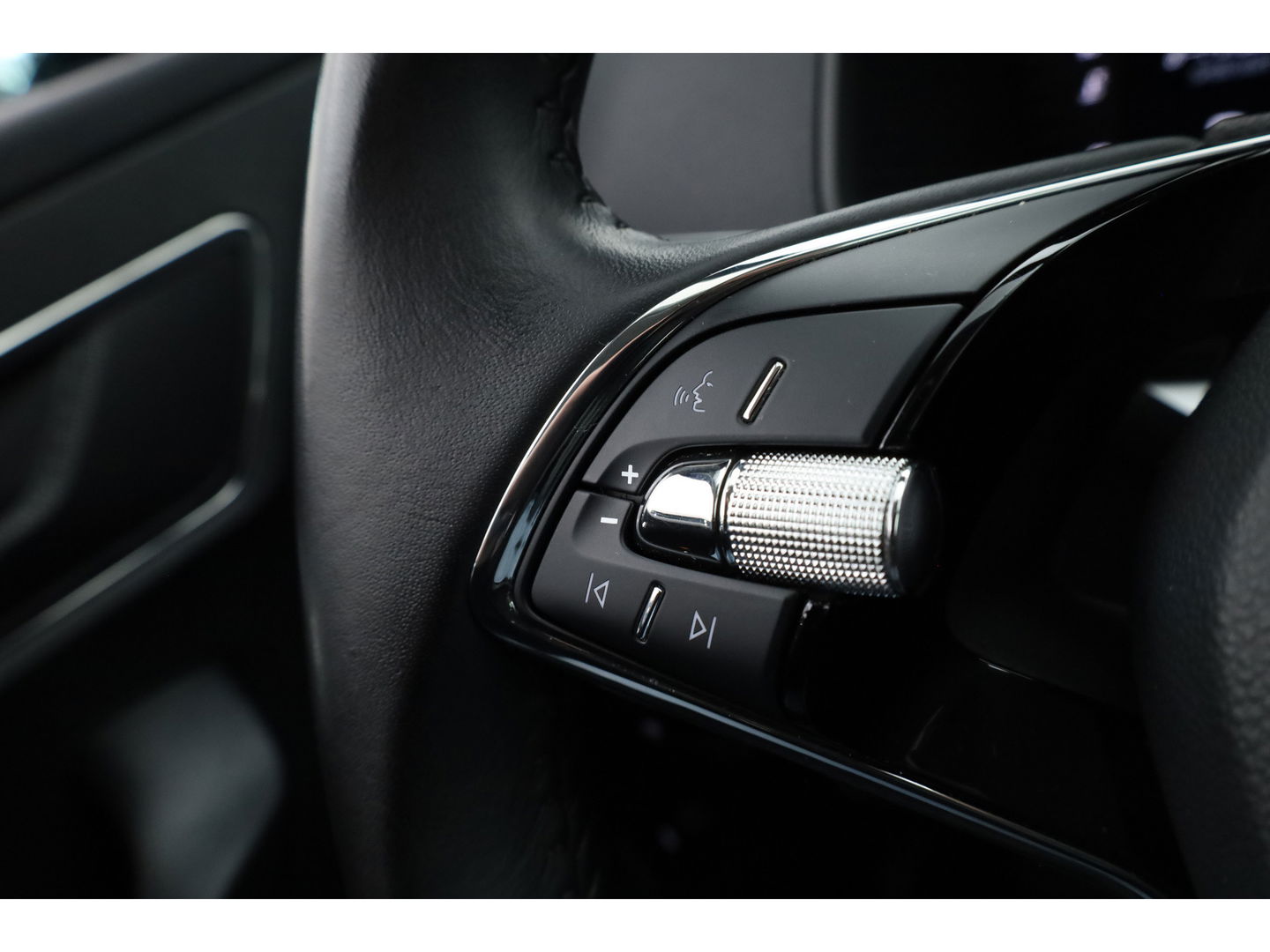 Škoda Karoq 1.5 TSI ACT Style DSG | Navi | Adapt. Cruise | Camera | Keyless | All Season | Apple CarPlay | Stoelverw.