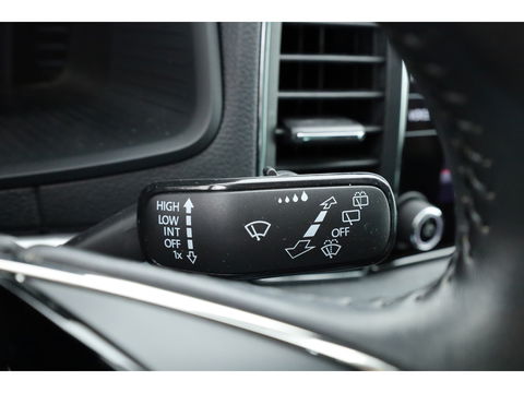 Škoda Karoq 1.5 TSI ACT Style DSG | Navi | Adapt. Cruise | Camera | Keyless | All Season | Apple CarPlay | Stoelverw.