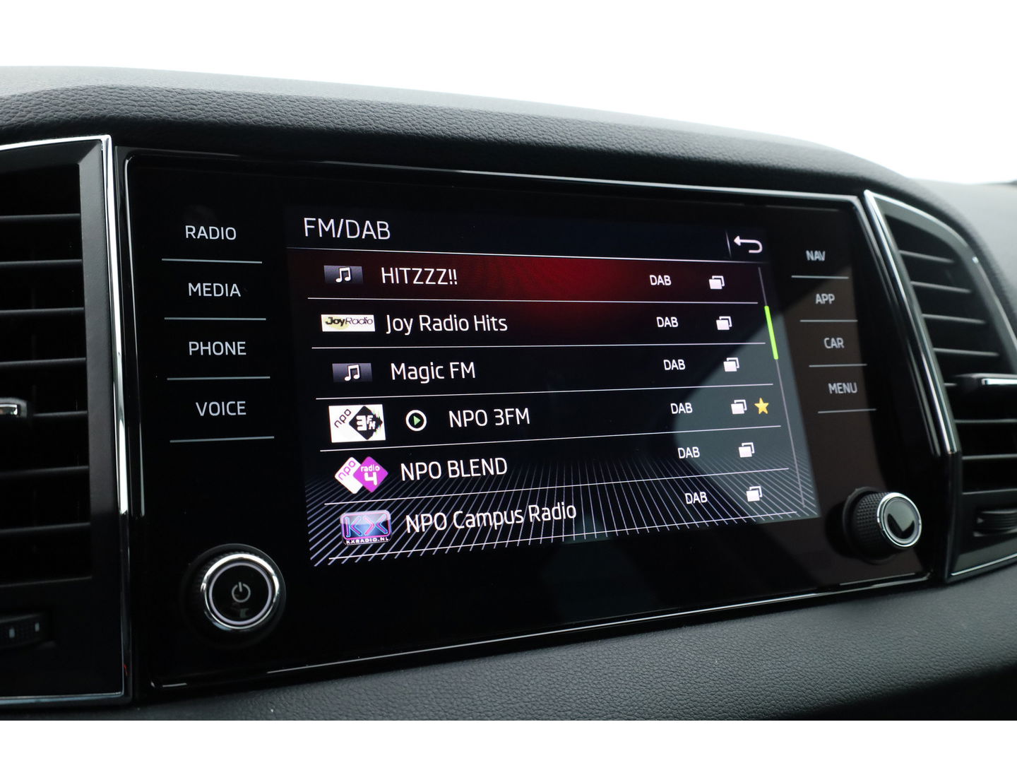 Škoda Karoq 1.5 TSI ACT Style DSG | Navi | Adapt. Cruise | Camera | Keyless | All Season | Apple CarPlay | Stoelverw.