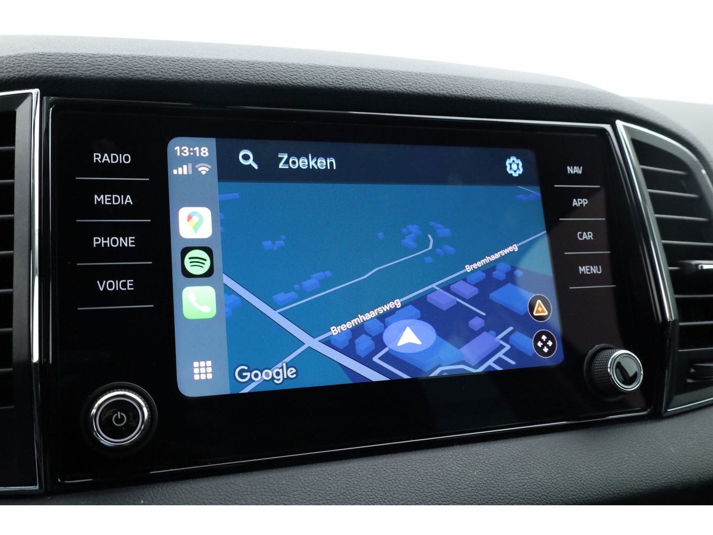 Škoda Karoq 1.5 TSI ACT Style DSG | Navi | Adapt. Cruise | Camera | Keyless | All Season | Apple CarPlay | Stoelverw.