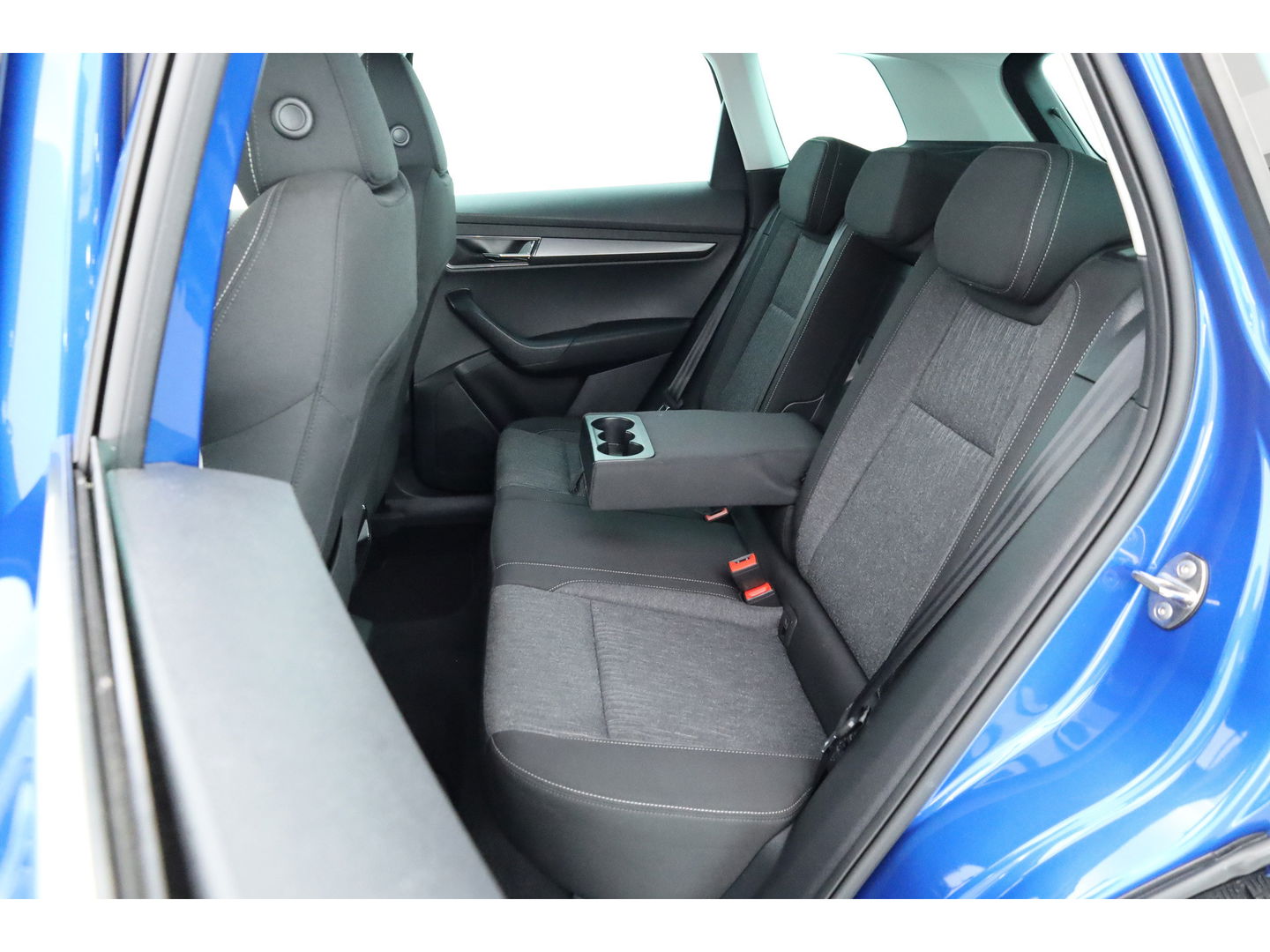 Škoda Karoq 1.5 TSI ACT Style DSG | Navi | Adapt. Cruise | Camera | Keyless | All Season | Apple CarPlay | Stoelverw.