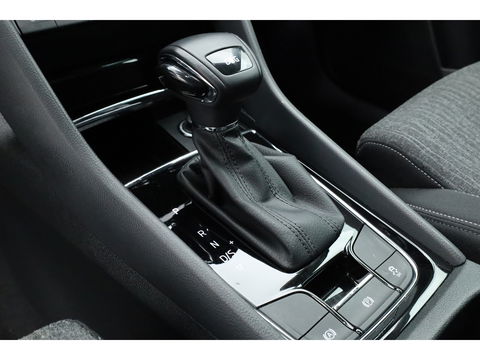 Škoda Karoq 1.5 TSI ACT Style DSG | Navi | Adapt. Cruise | Camera | Keyless | All Season | Apple CarPlay | Stoelverw.