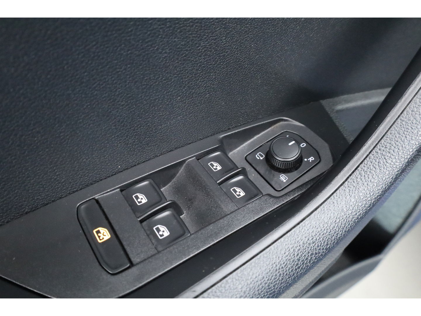 Škoda Karoq 1.5 TSI ACT Style DSG | Navi | Adapt. Cruise | Camera | Keyless | All Season | Apple CarPlay | Stoelverw.