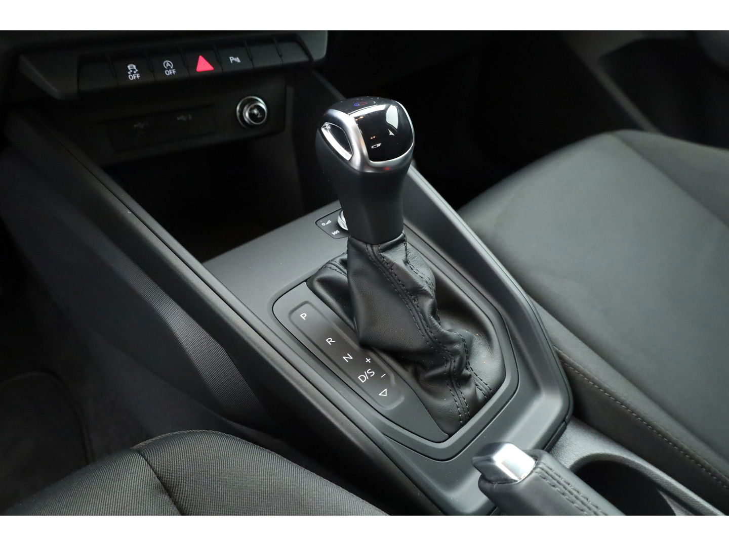 Audi A1 Sportback 30 TFSI S-Line | Navi | Apple CarPlay & Android Auto | Stoelverw. | Cruise Control | PDC V+A | 16''