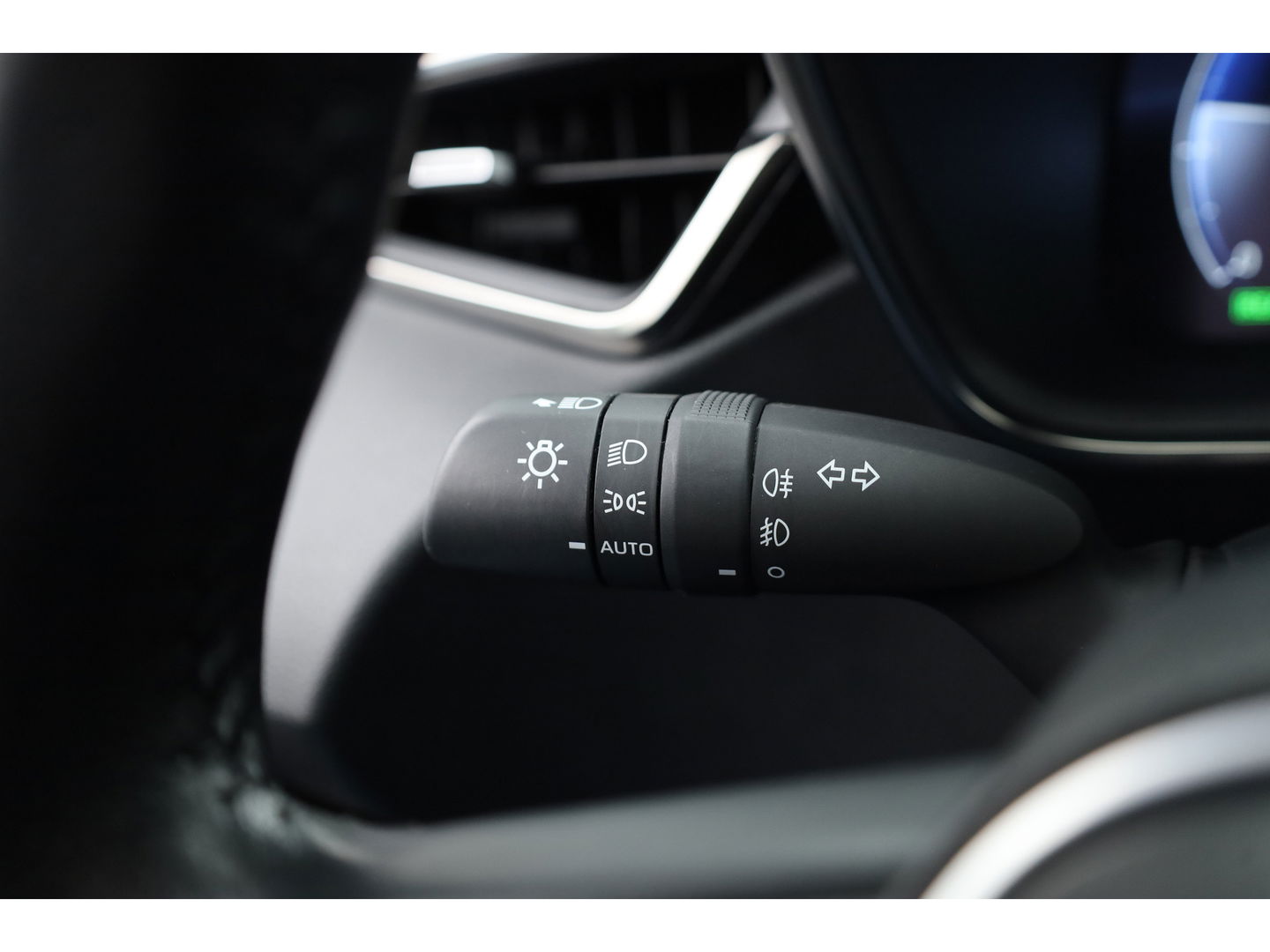 Toyota Corolla Touring Sports 1.8 First Edition Hybrid 140 | Adapt. Cruise | Stoel- Stuurverw. | Keyless | Camera | Apple CarPlay & Android Auto