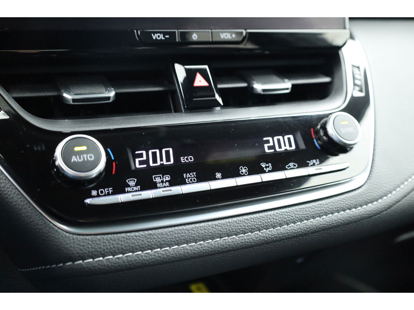 Toyota Corolla Touring Sports 1.8 First Edition Hybrid 140 | Adapt. Cruise | Stoel- Stuurverw. | Keyless | Camera | Apple CarPlay & Android Auto