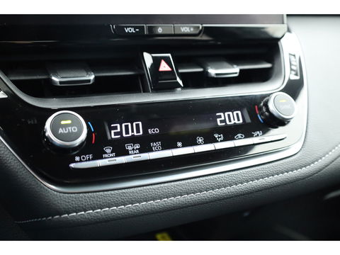 Toyota Corolla Touring Sports 1.8 First Edition Hybrid 140 | Adapt. Cruise | Stoel- Stuurverw. | Keyless | Camera | Apple CarPlay & Android Auto