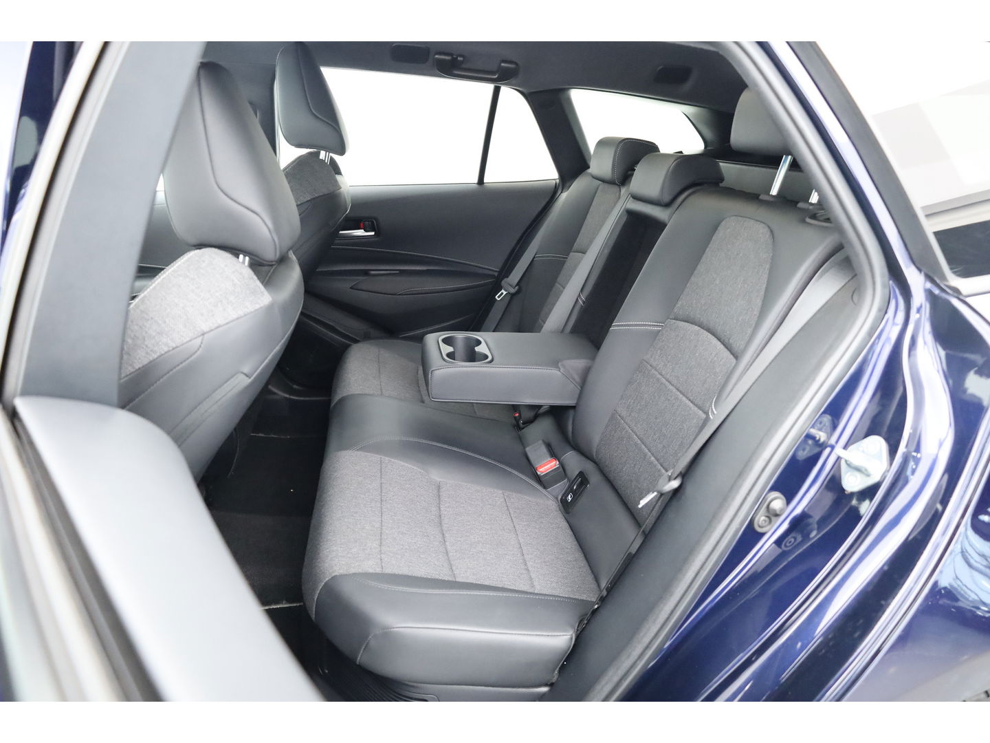 Toyota Corolla Touring Sports 1.8 First Edition Hybrid 140 | Adapt. Cruise | Stoel- Stuurverw. | Keyless | Camera | Apple CarPlay & Android Auto