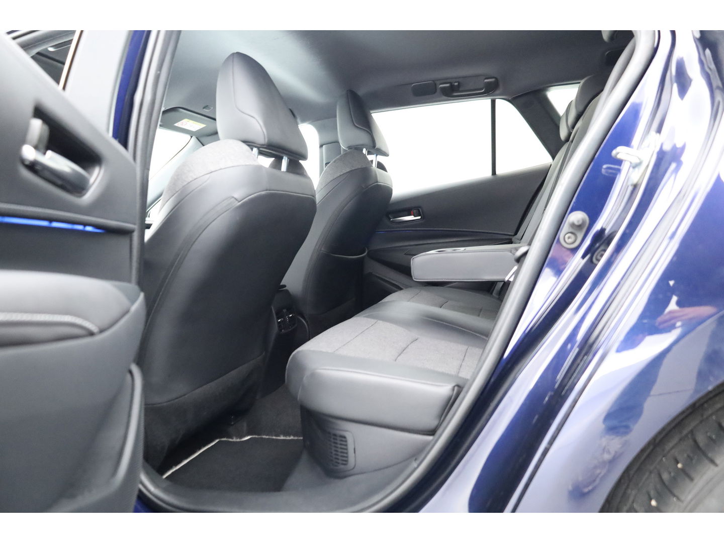 Toyota Corolla Touring Sports 1.8 First Edition Hybrid 140 | Adapt. Cruise | Stoel- Stuurverw. | Keyless | Camera | Apple CarPlay & Android Auto