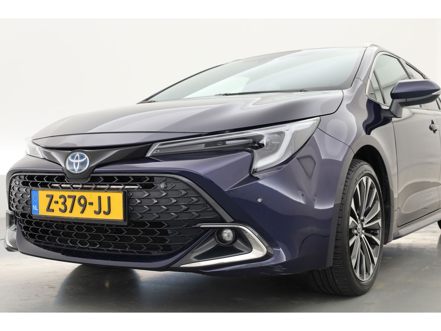 Toyota Corolla Touring Sports 1.8 First Edition Hybrid 140 | Adapt. Cruise | Stoel- Stuurverw. | Keyless | Camera | Apple CarPlay & Android Auto