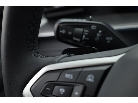 Volkswagen Tayron 1.5 eTSI Life Edition 7p. | Panoramadak | Elek. Trekhaak | Adapt. Cruise | Stoel- Stuurverw/ | Apple CarPlay | Dodehoekdet.