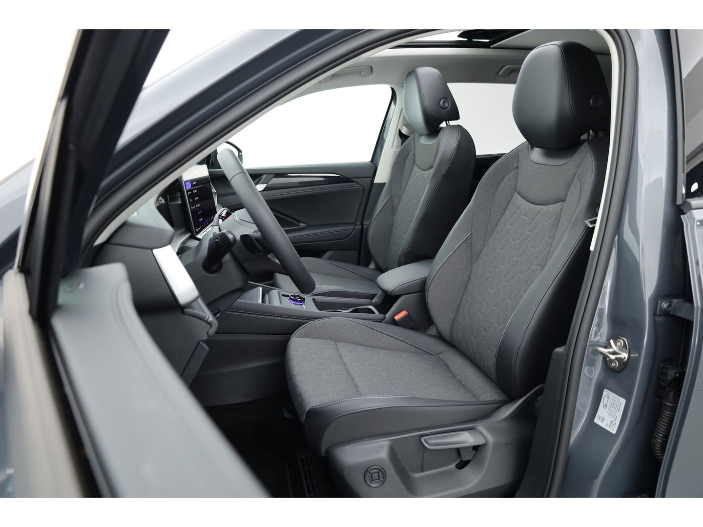 Volkswagen Tayron 1.5 eTSI Life Edition 7p. | Panoramadak | Elek. Trekhaak | Adapt. Cruise | Stoel- Stuurverw/ | Apple CarPlay | Dodehoekdet.