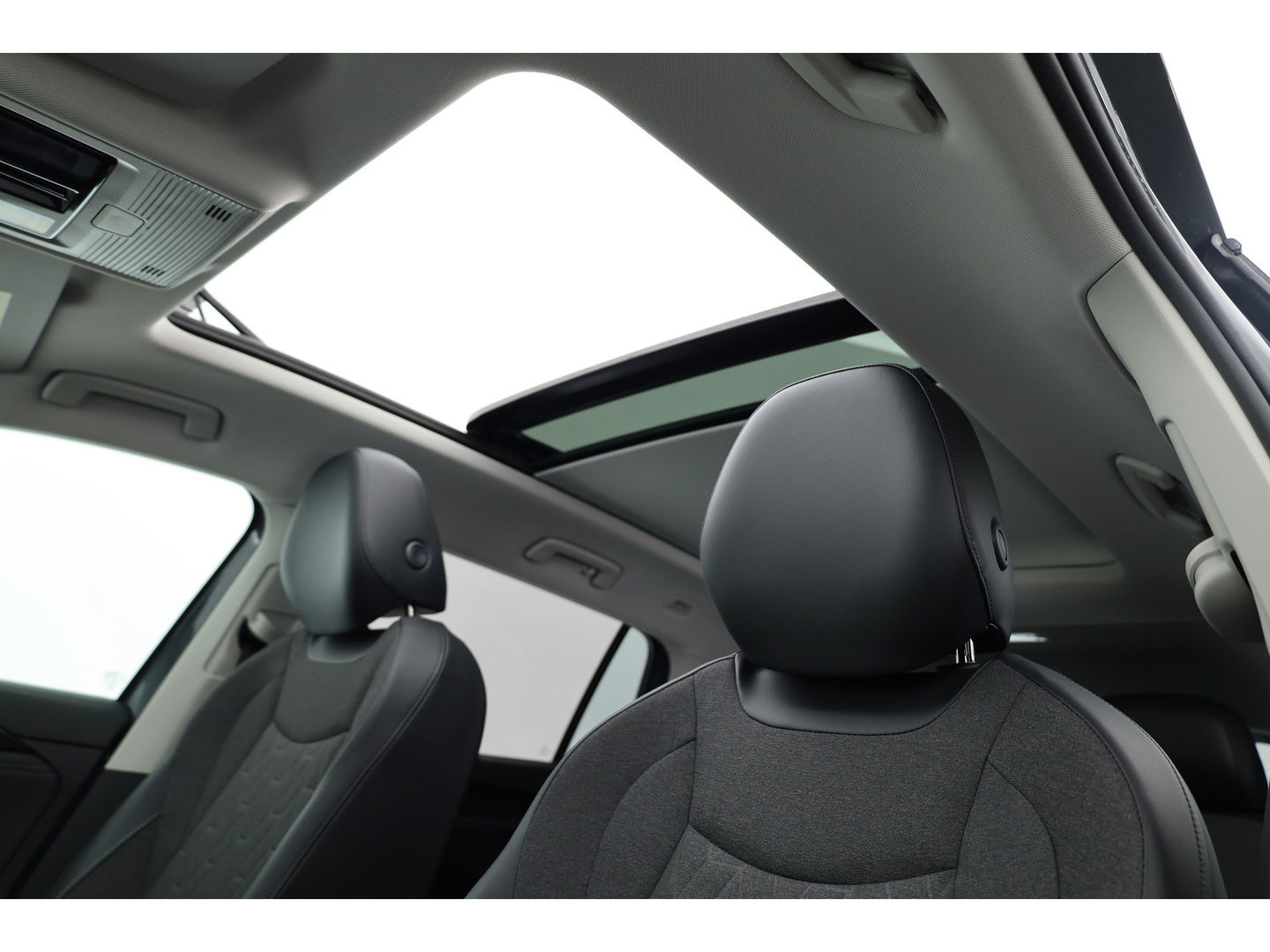 Volkswagen Tayron 1.5 eTSI Life Edition 7p. | Panoramadak | Elek. Trekhaak | Adapt. Cruise | Stoel- Stuurverw/ | Apple CarPlay | Dodehoekdet.