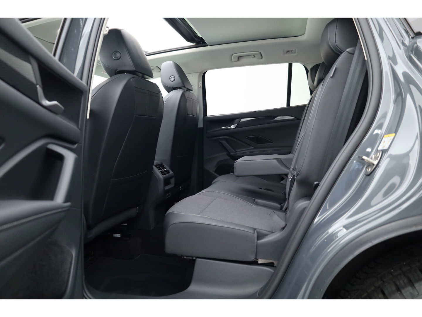 Volkswagen Tayron 1.5 eTSI Life Edition 7p. | Panoramadak | Elek. Trekhaak | Adapt. Cruise | Stoel- Stuurverw/ | Apple CarPlay | Dodehoekdet.