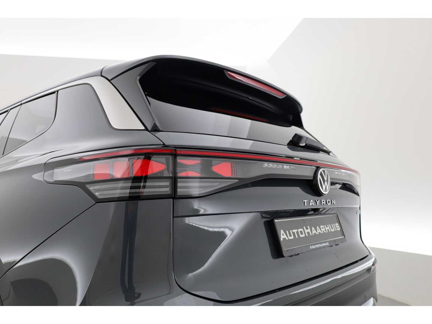 Volkswagen Tayron 1.5 eTSI Life Edition 7p. | Panoramadak | Elek. Trekhaak | Adapt. Cruise | Stoel- Stuurverw/ | Apple CarPlay | Dodehoekdet.