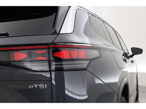 Volkswagen Tayron 1.5 eTSI Life Edition 7p. | Panoramadak | Elek. Trekhaak | Adapt. Cruise | Stoel- Stuurverw/ | Apple CarPlay | Dodehoekdet.