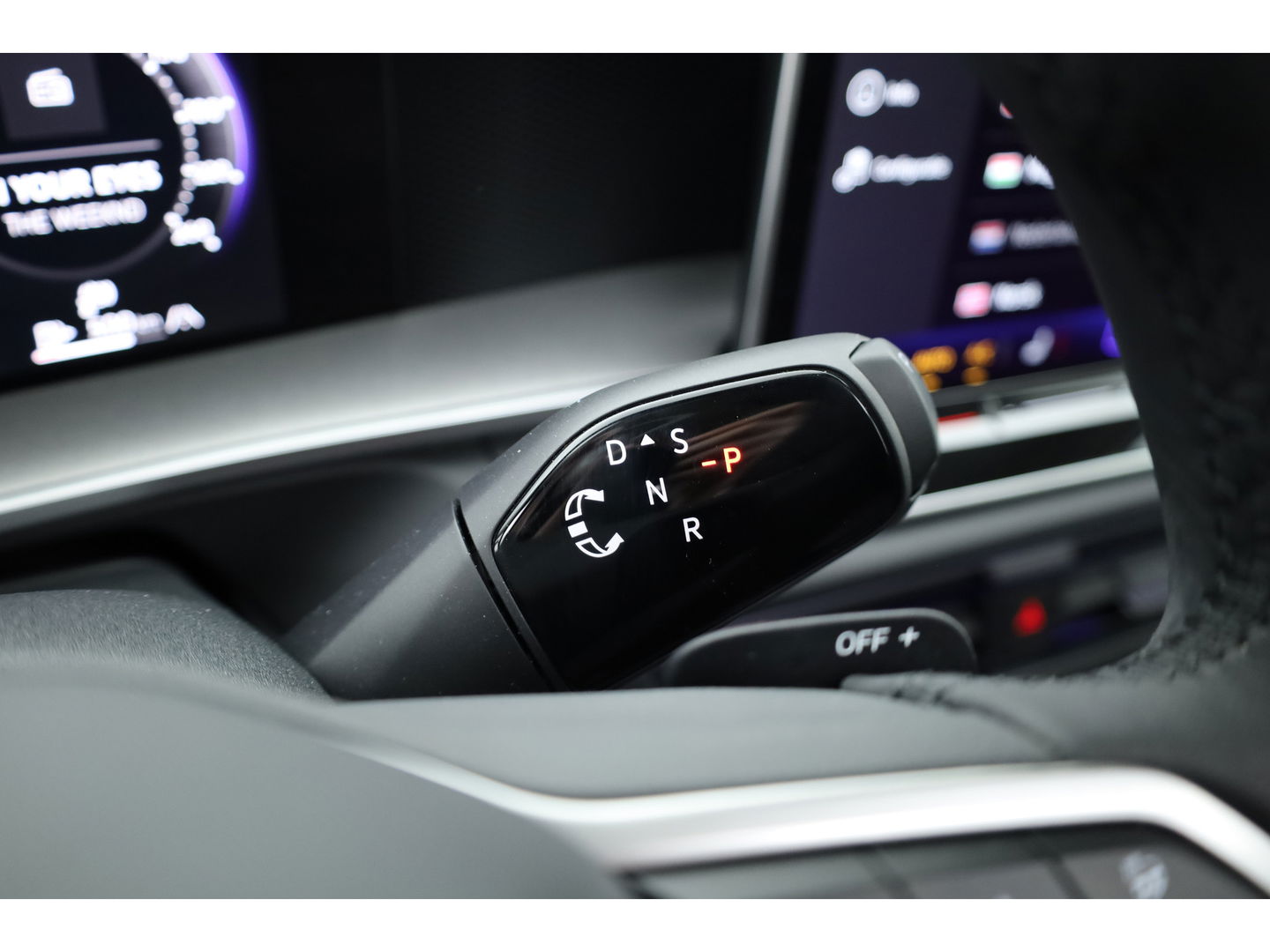 Volkswagen Tayron 1.5 eTSI Life Edition 7p. | Panoramadak | Elek. Trekhaak | Adapt. Cruise | Stoel- Stuurverw/ | Apple CarPlay | Dodehoekdet.