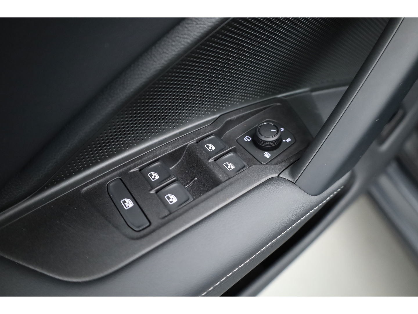 Volkswagen Tayron 1.5 eTSI Life Edition 7p. | Panoramadak | Elek. Trekhaak | Adapt. Cruise | Stoel- Stuurverw/ | Apple CarPlay | Dodehoekdet.