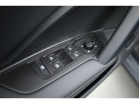 Volkswagen Tayron 1.5 eTSI Life Edition 7p. | Panoramadak | Elek. Trekhaak | Adapt. Cruise | Stoel- Stuurverw/ | Apple CarPlay | Dodehoekdet.