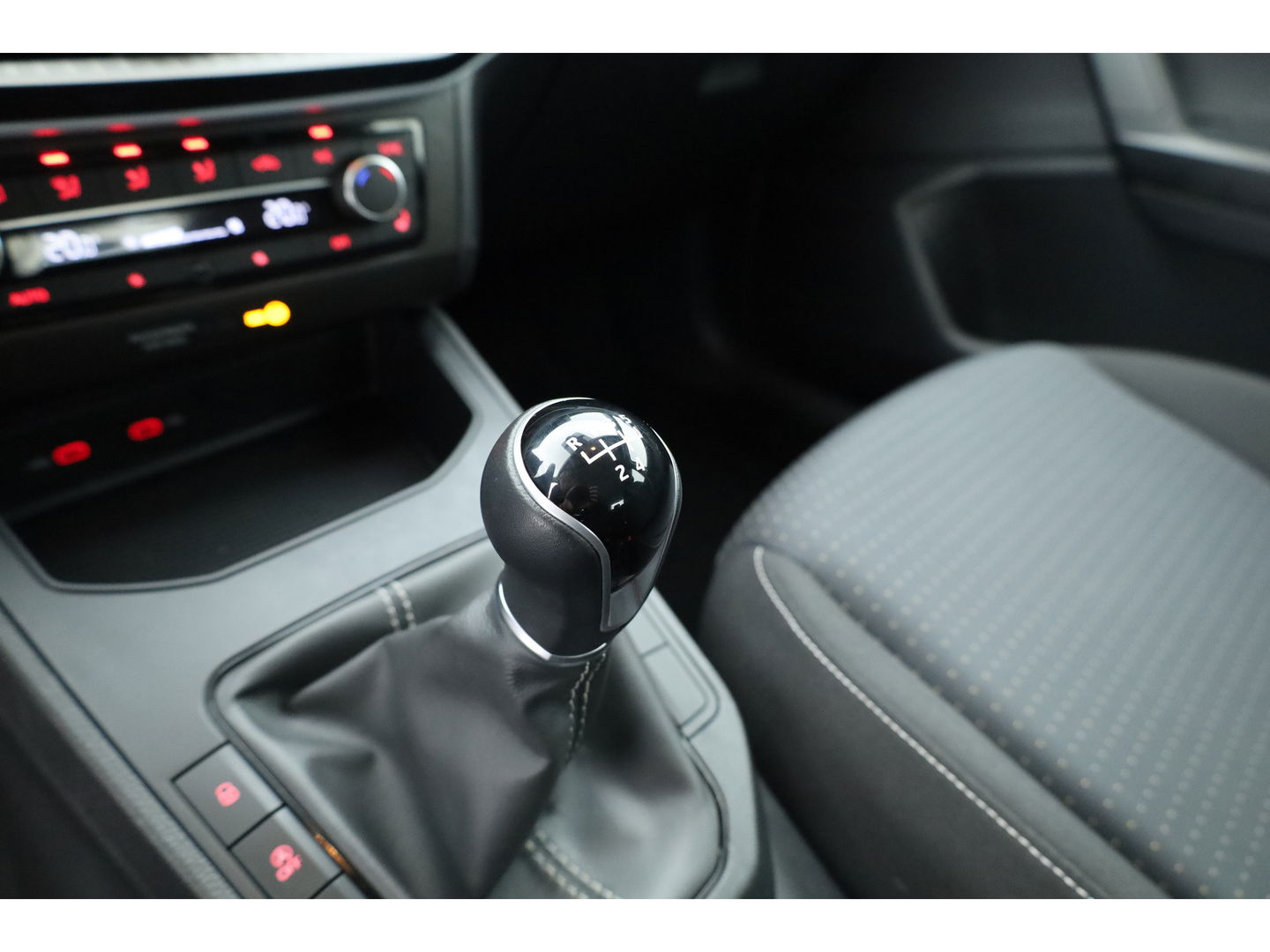 SEAT Ibiza 1.0 EcoTSI Style Online | Cruise Control | Apple CarPlay & Android Auto | DAB | Stoelverw. | All Season | 15''