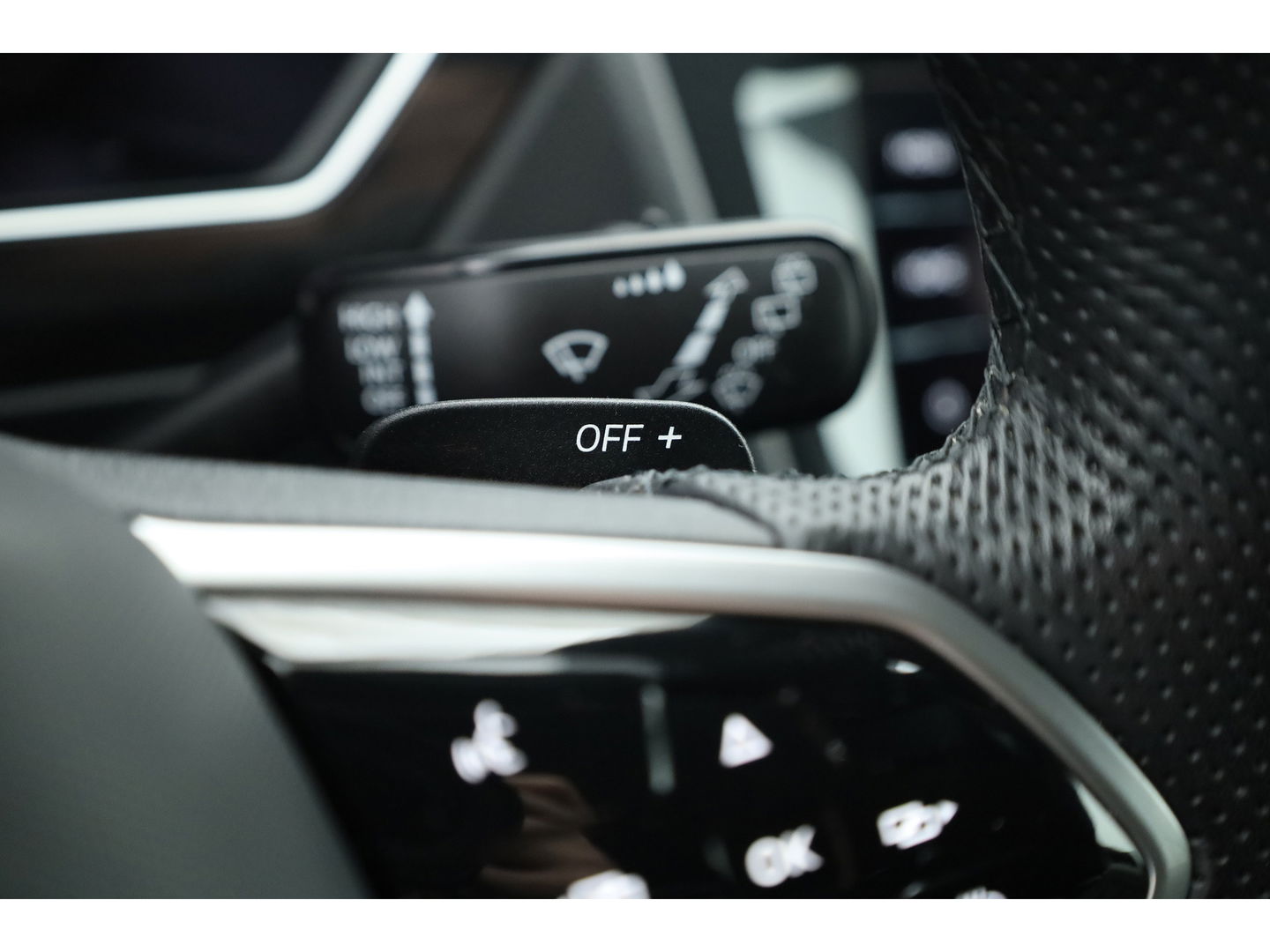 Volkswagen Tiguan 1.5 TSI R-Line DSG | Adapt. Cruise | Trekhaak | CarPlay | Navi | IQ. Light | All Season | Stoelverw. | Keyless